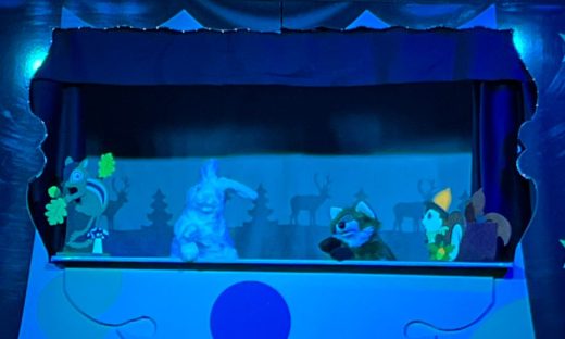 Marionnettes sous lumière bleue